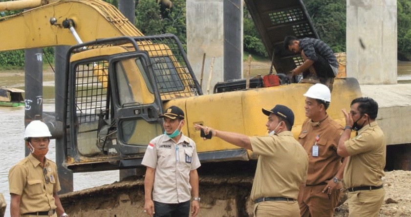 Tinjau Kegiatan Pembangunan 2020, Pjs Bupati Kuansing Minta Rekanan Tepat Waktu