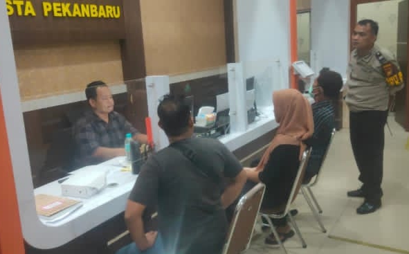 Cakar Wajah Wartawan saat Liputan, Oknum Dinas PPPA Riau Dipolisikan