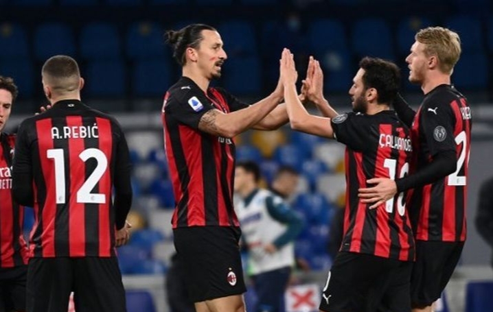 AC Milan Sukses Gulung Napoli 3-1, Tetapi Ibrahimovic Cedera
