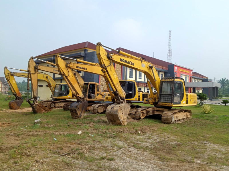 Dua Pelaku Tambang Pasir Illegal di Rohul Dibekuk, 4 Unit Alat Berat Disita