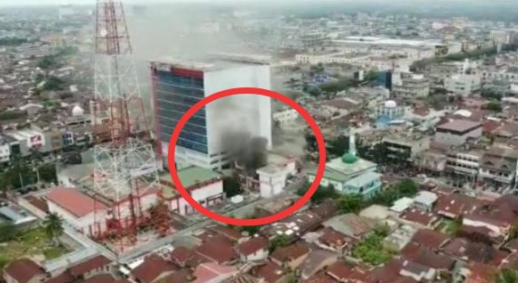 Gedung Telkom Jalan Sudirman Pekanbaru Terbakar Sore Tadi, Jaringan Telkomsel Hilang