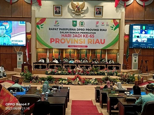 Paripurna Istimewa HUT Ke-65 Provinsi Riau Dihadiri Tiga Mantan Gubernur