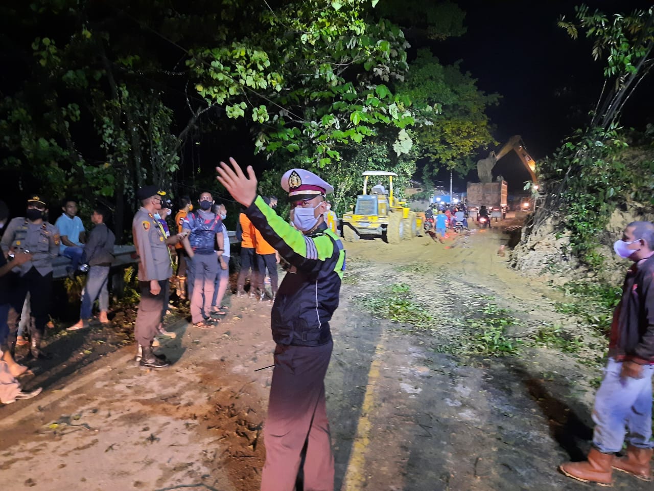 Longsor di KM 77 Jalan Lintas Riau-Sumbar, Lalu Lintas Sempat Terputus 6 Jam