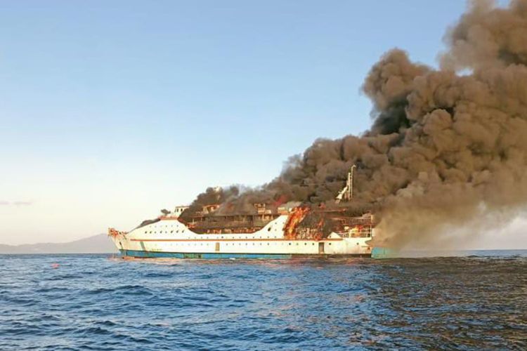 Kapal Motor Berpenumpang 181 Orang Terbakar di Maluku Utara