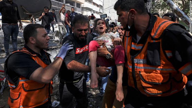 Gadis Berusia 6 Tahun Selamat di Reruntuhan Bangunan Akibat Serangan Udara Israel