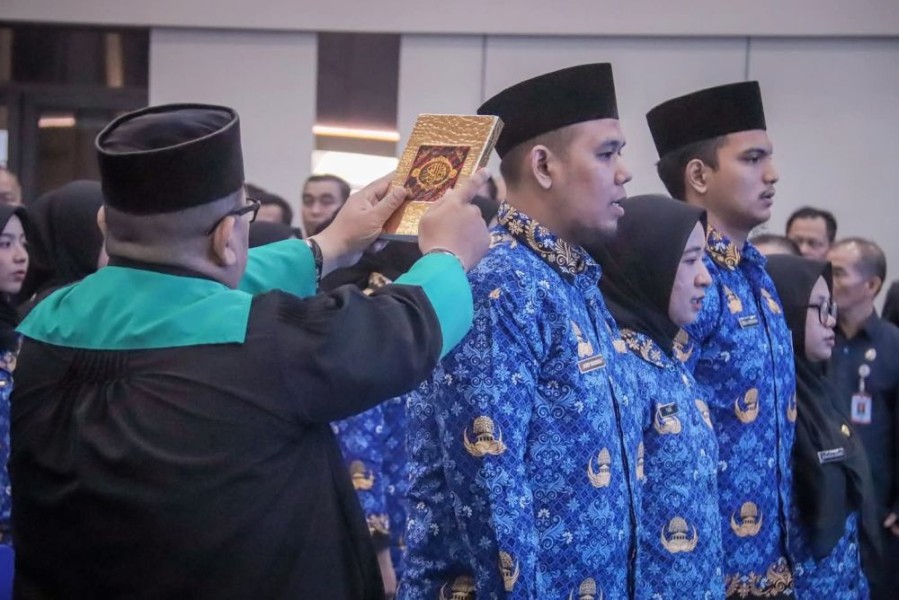 Walikota Pekanbaru Kukuhkan Ratusan PNS dan 104 Pejabat Fungsional