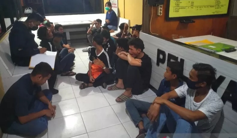 PSBB di Malam Ramadan, Polisi Pekanbaru Tangkap 29 Pemuda Terlibat Tawuran 