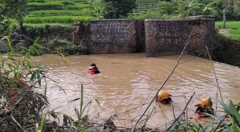 Bocah 6 Tahun dan Ibunya Tewas Diterjang Air Bah Saat Seberangi Sungai