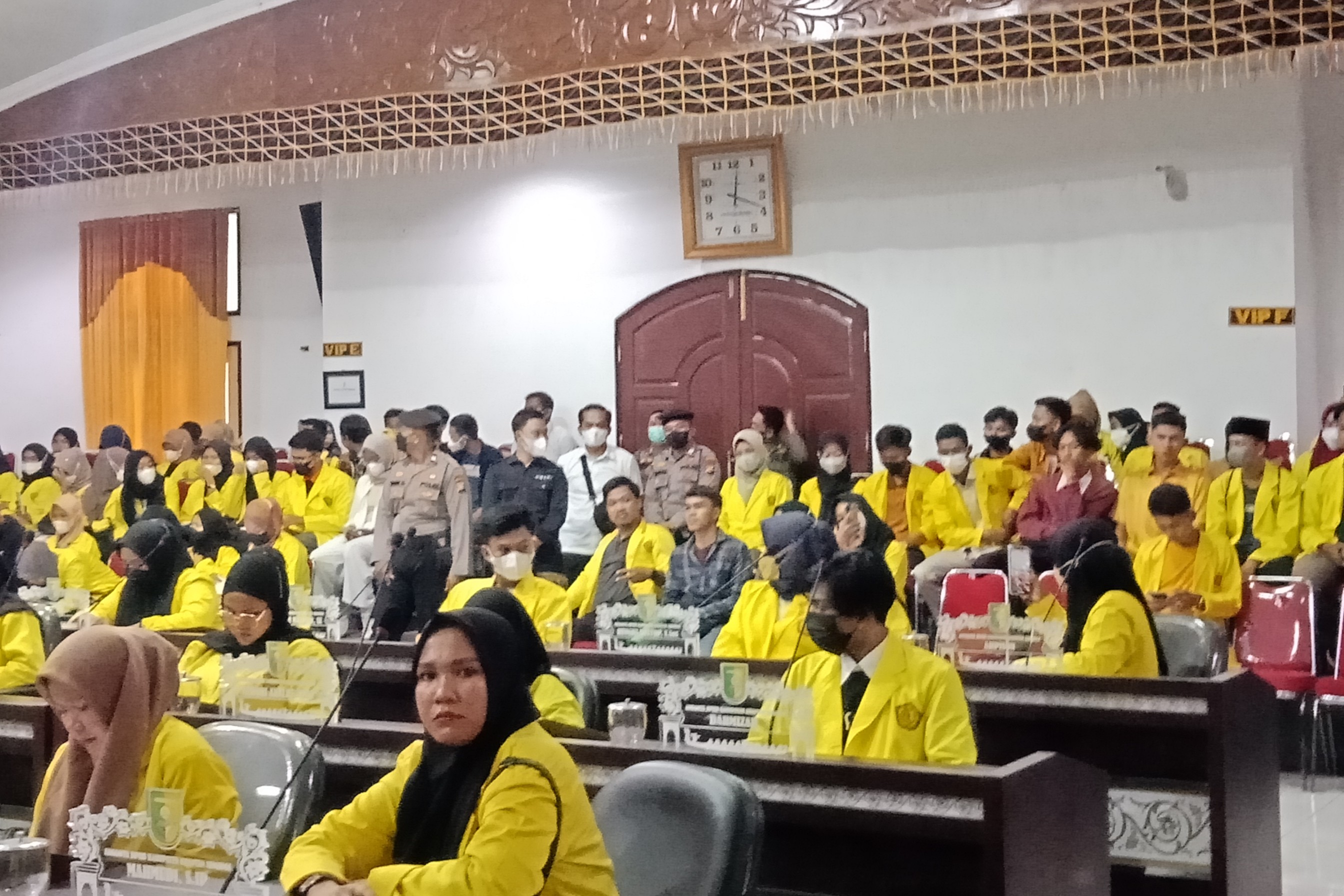 Duduki Gedung DPRD Kuansing, Mahasiswa Uniks Kecam Anggota Fraksi Yang Tak Mau Hadir Sidang