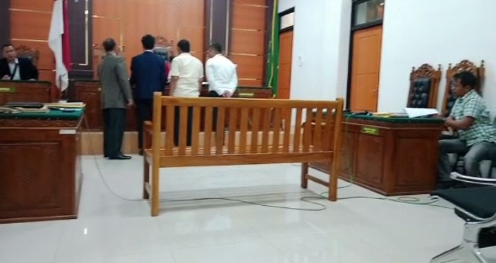 DLHK Riau Kalah Prapid, Hakim  Perintahkan Kembalikan Alat Berat Pemohon