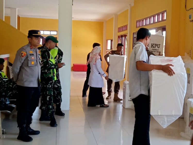 Pengiriman Logistik Pemilu ke PPK Dikawal Ketat Polsek Batu Hampar