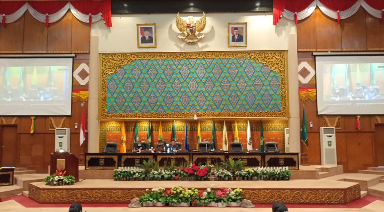 Paripurna DPRD, Wakil Gubernur Riau Sampaikan Refocusing APBD 2020 Tanggulangi Covid-19