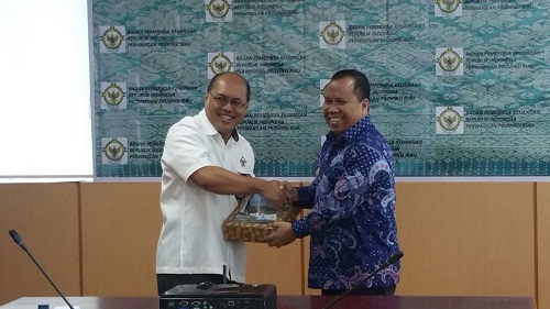 Serahkan LHP-UA 2017, Irwan Butuh Tunjuk Ajar dan Koreksi dari BPK Riau