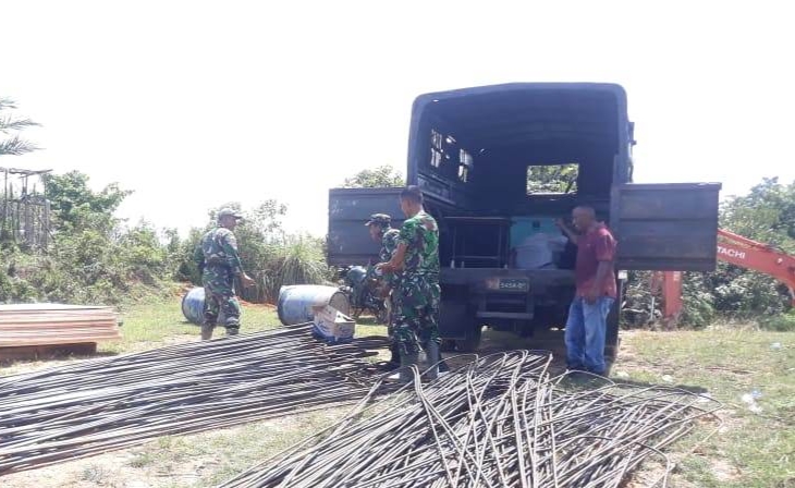 Warga Desa Lango Aceh Barat Antusias Bantu TNI Laksanakan Pra-TMMD Ke-108