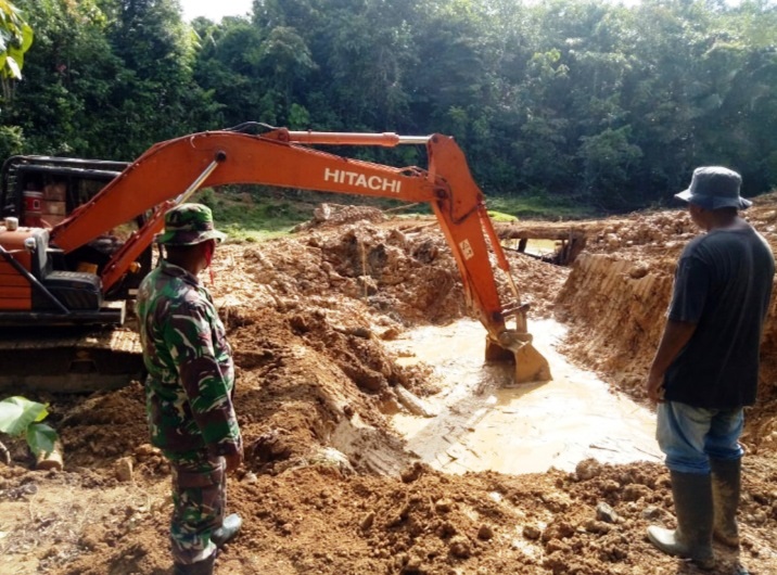 TNI Datangkan Alat Berat Guna Mendukung Pekerjaan di TMMD Reg Ke-108 Aceh Barat