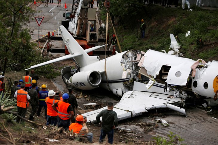 Bawa 133 Penumpang, Pesawat China Eastern Jatuh dan Meledak di Guangxi