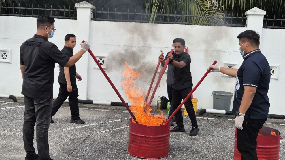 Kejari Kuantan Singingi Musnahkan Barang Bukti 52 Perkara Inkracht