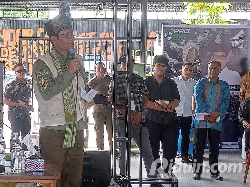 Petani Sawit di Siak Curhat ke Mahfud MD, Lahannya Diserobot PT DSI