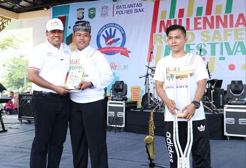 Gubernur Riau Andi Rahman Berkunjung ke Istana Siak
